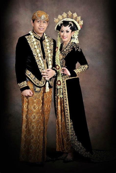 Gaun Pengantin Adat Jawa Barat Radea