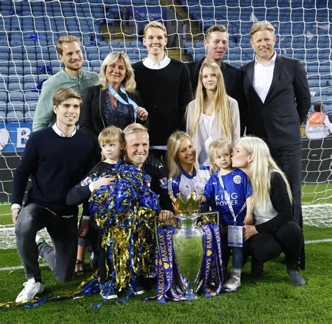 They had a son named kasper who won a premier league title with. Peter und Kasper Schmeichel: Wie sie Leicesters Titel ...