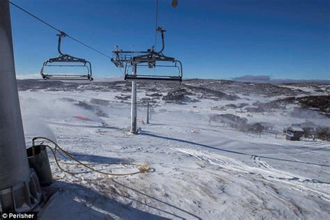 Australian Nsw Ski Resorts Blanketed In 30cm Of Fresh Snow Daily Mail
