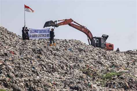 Gunung Sampah Tpa Cipayung Depok Ambrol Lima Rumah Jadi Korban