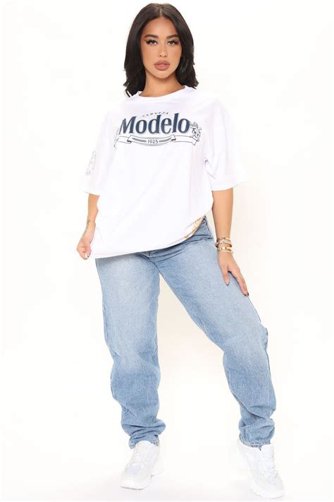 Modelo Especial Oversized Tee White Fashion Nova Graphic Tees