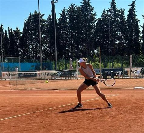 Tennis Magda Linette Si Allena Alla Queens Galimberti Academy Di