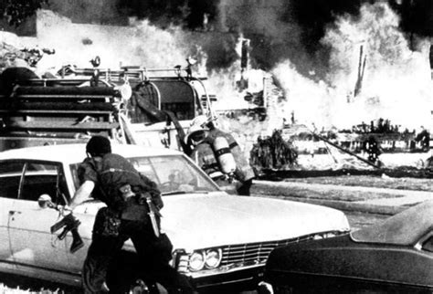 The Symbionese Liberation Army Engage In A Shootout With The Lapd On May 17 1974 620 X 422