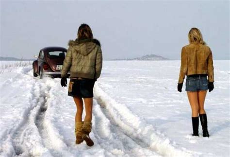 Girls Who Are Not Afraid Of Cold Weather 34 Photos Klykercom