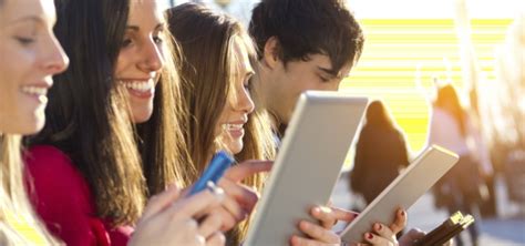 Autodesk empowers students, educators, and lifelong learners around the world to harness their ideas and prepare for the future of work with training, curricula, professional development, and formal certifications for all ages and skill levels. Estudiantes universitarios y el uso de Internet para ...