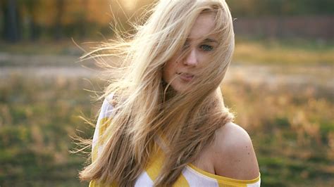金髪の女性モデルネイビーブルーffs プライベート写真、自家製ポルノ写真