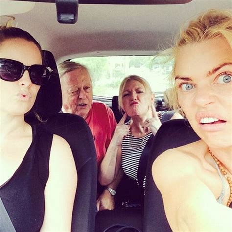 Sophie Monk Pokes Fun At No Makeup Selfies Daily Mail Online
