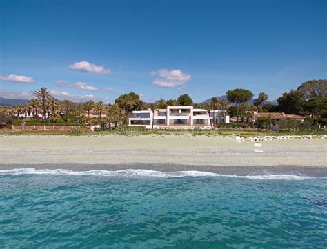 De camoján, a prestigious community located on the mountain side of the golden mile, just a few minutes' from the. Unique Beachfront Modern Property in Marbella West - Villa ...