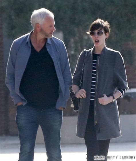 Exclusive Anne Hathaway Lunches With A Friend In Venice Celeb