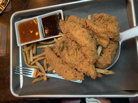 Chicken Fingers And Fries In A Scoop Rwewantplates