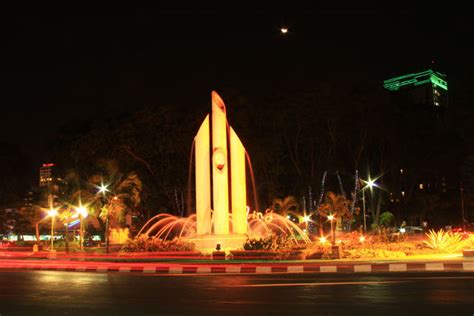 Tugu Pahlawan Surabaya Malam Hari Newstempo