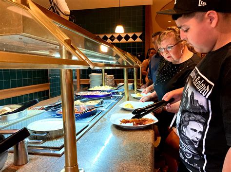 Las Vegas Buffets Are Once Again Self Serve But The Buffet Capital