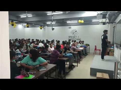 Classes Of PW Vidyapeeth Janakpuri Delhi Physics Wallah Viralvideo
