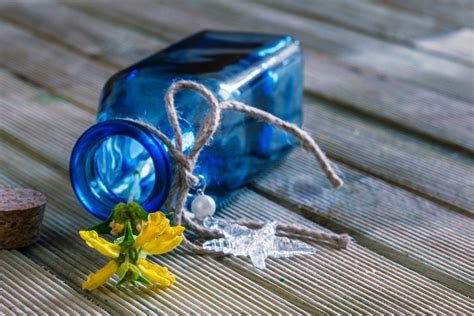 Kostenlose Foto Pflanze Holz Glas Flasche Blau Stillleben Gelbe