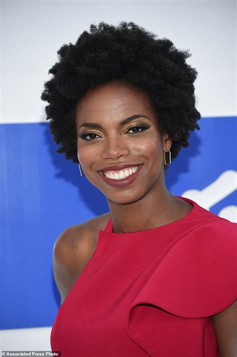 Sasheer Zamata Finds Her Voice Away From Snl In New Show Daily Mail