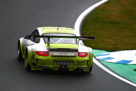 Porsche 911 Gt3 R Nicki Thiimrobert Rennauer Foto And Bild Sport