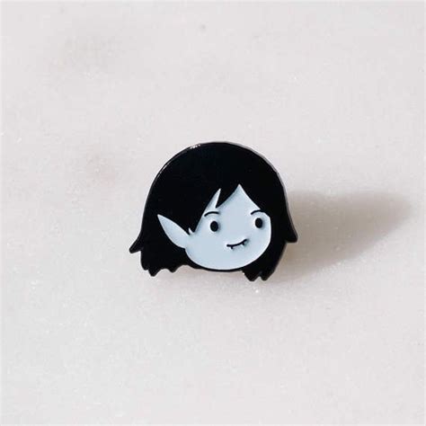 Marceline El Reina Vampiro Adventure Time Esmalte Pin Soft Enamel Pins