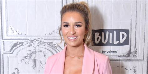 Jessie James Decker Cries Over Disgusting Body Shaming Comments I