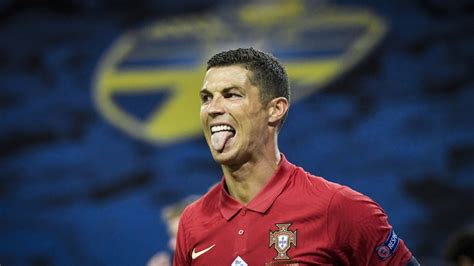 Cristiano ronaldo smiles during the portugal training session ahead of the euro 2020 group f match against hungary at puskas arena on june 14 in budapest, hungary. Cristiano Ronaldo zaskoczył kibiców nietypowym strojem - Sport