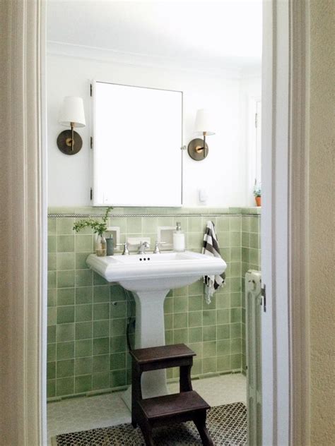 With less square footage to decorate or remodel, small bathrooms and powder rooms are ideal spaces to go all out on design. Small Bathroom Ideas on a Budget | HGTV