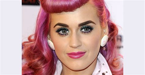 Katy Perry To Debut Fake Eyelash Line