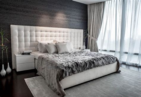 Luxury Modern Style Grey Bedroom Decor With White Extended Headboard