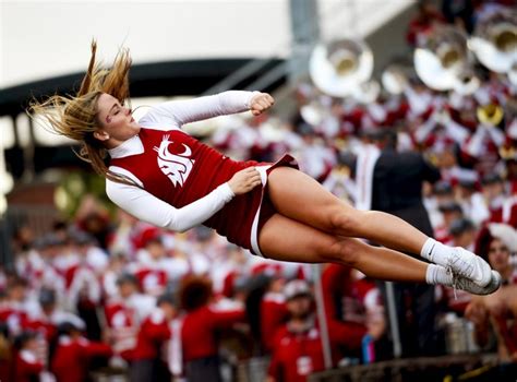 WSU cheer committed to honing its craft - The Daily Evergreen