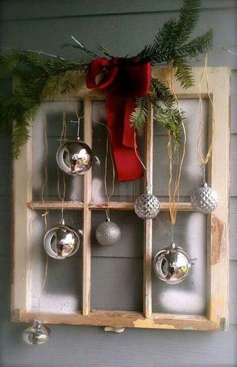 It always creates nice and warm rustic accents anywhere you hang it. Top 30 Most Fascinating Christmas Windows Decorating Ideas ...