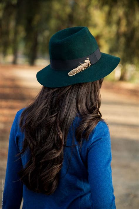 A Stylish Way To Wear A Fedora Hat This Fall And Winter Girl With Hat