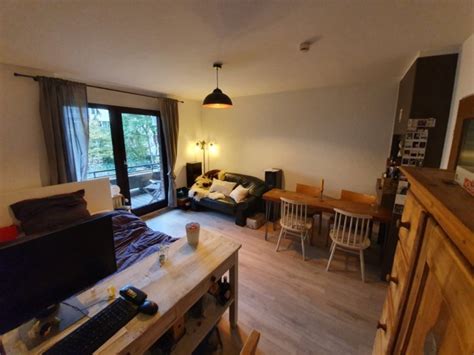 Das schlafzimmer verfügt ein neues kingsize boxspringbett (1,80 x 2m) und eine couch. Wunderschöne 1-Zimmer-Wohnung mit großen Balkon in Köln ...