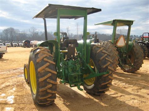John Deere 2350 Farm Tractor