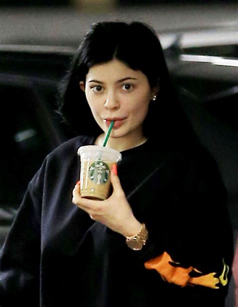 Well, it turns out even kylie jenner is ditching her usual glam routine these days — and honestly, who isn't? KYLIE JENNER Without Makeup Leaves a Starbucks in Beverly ...