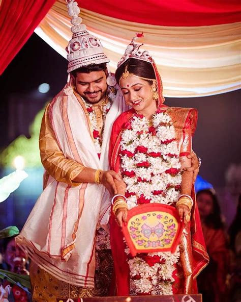 Bookmark These Auspicious Bengali Marriage Dates 2020 Indian Wedding Poses Indian Bridal Photos