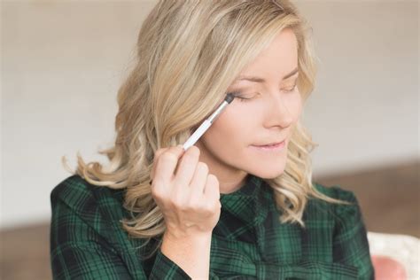 5 Ways To Glam Up Your Holiday Makeup Routine