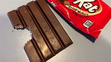 Eating Kit Kats The Wrong Way Image Gallery List View Know Your Meme