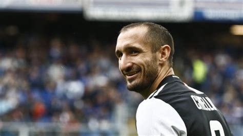 Hannibal lecter or a vampire? Juventus, Chiellini e l'isolamento: ''Playstation e ...