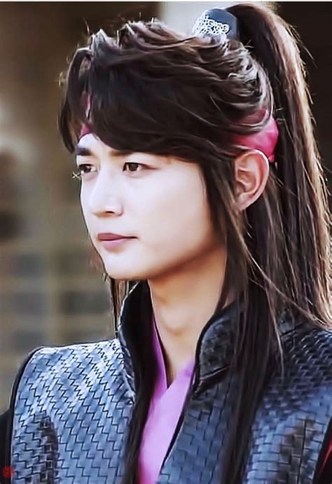 Choi minho made his acting debut in the 2010 television drama pianist and has acted in a number of dramas since, including to the beautiful you (2012), medical top team. 花郎Hwarang | Hwarang, Atores bonitos, Park hyung sik
