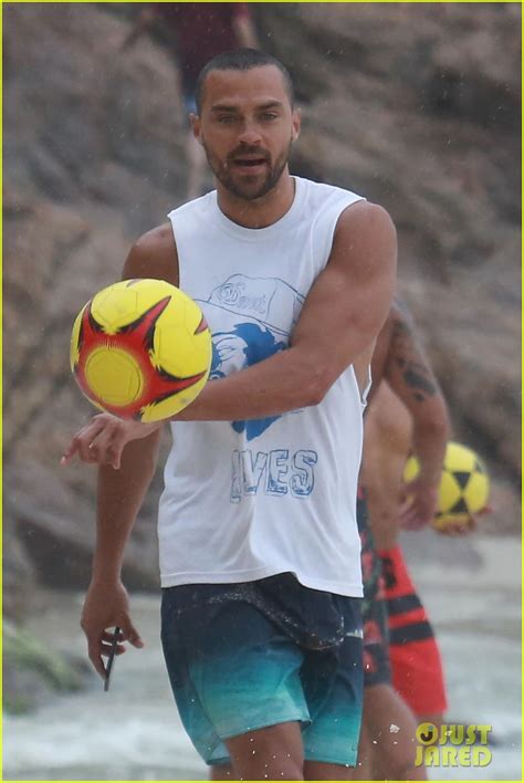 Shirtless Jesse Williams Shows Off His Abs On The Beach Photo 4008177 Jesse Williams