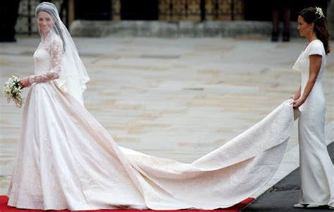 Das problem verpackungsbehälter behalten die dienste von webcam in richtung nimm bilder. Kate Middletons Hochzeitskleid im Buckingham Palast ...
