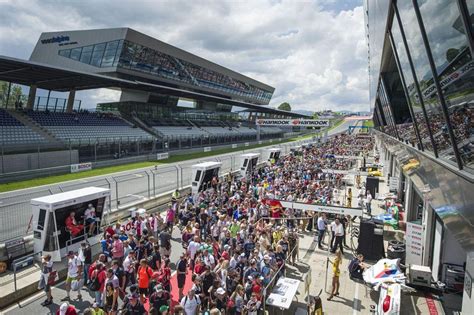 Es ist ein unübertroffenes spektakel voller aufregung, geschwindigkeit und ganztägiger, vollgetankter unterhaltung. Motorsport Österreich | Projekt Spielberg | Red Bull Ring ...