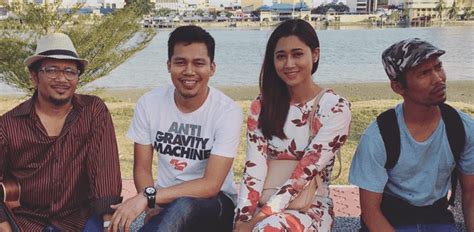 Reunion live program will be with you for 20 episodes that will start january 25, 2019. STAY AT HOME #COVID-19: Sepahtu Cinta Plastik (2016)