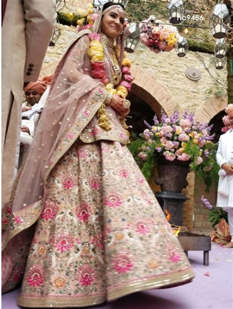 Anushka Sharma Wedding Dress Designer The Newly Weds Anushka Sharma