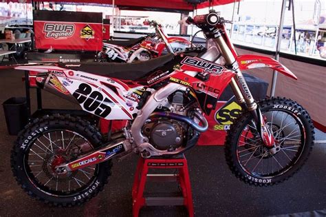A desperate battle with the shiva system! Lots of bikes in the @SupercrossLIVE pits that are running ...
