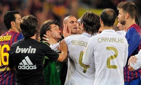 엘클라시코 '효율적' 레알의 역습 전술 vs '구관이 명관(?)' 발베르데 때보다 못한 바르샤? :: 올댓부츠 :: "이제는 볼 수 없는...", 사진으로 보는 전성기 시절 ...