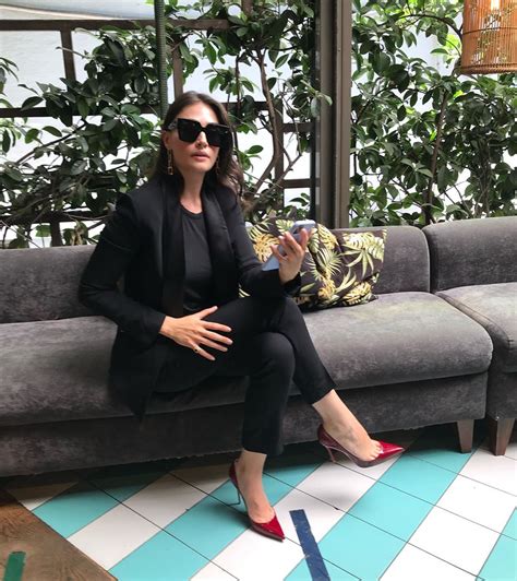 Esra bilgiç, 14 ekim 1992 tarihinde ankara'da doğmuştur. Ertugrul actress Esra Bilgic looks stunning in black - The ...