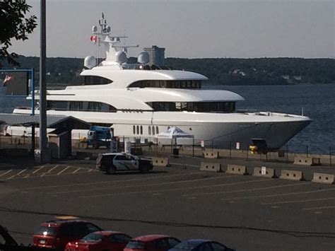 Mysterious yacht docked at Sydney Harbour ... who could it be ...