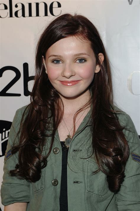 abigail breslin dyed her hair brown and went back to her roots — photos