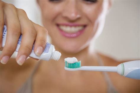Как чистить зубы электрической зубной щеткой основы и правила с