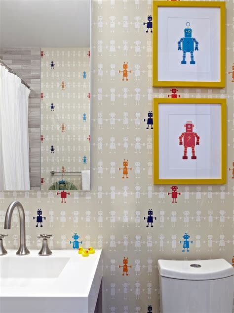 15 Beautiful Reasons To Wallpaper Your Bathroom Hgtvs Decorating