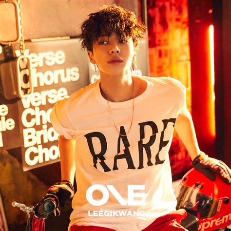 He made his stage debut as a solo singer with the stage name of 'aj'. MàJ Lee Gi Kwang (Highlight) prépare un mini-album solo ...